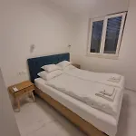 Beautiful New Palmtree Iv Apartment