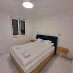 Beautiful New Palmtree Iv Apartment