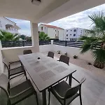 Beautiful New Palmtree Iv Apartment